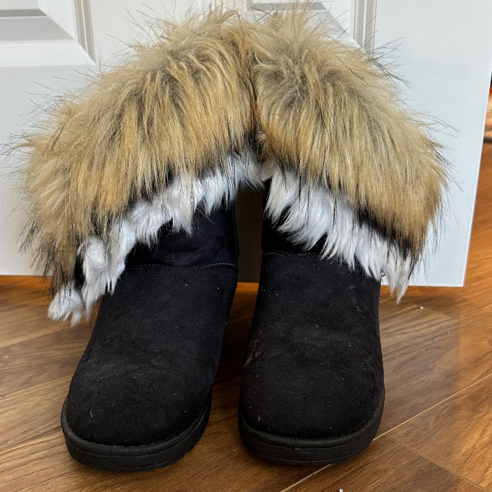 Women’s Black Faux Fur-Trim Winter Boots